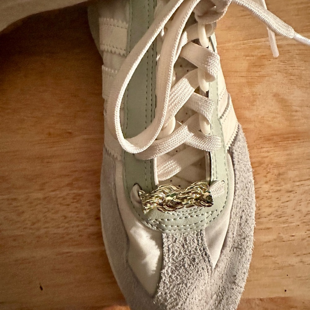 Adidas women’s Retropy e5 sneakers